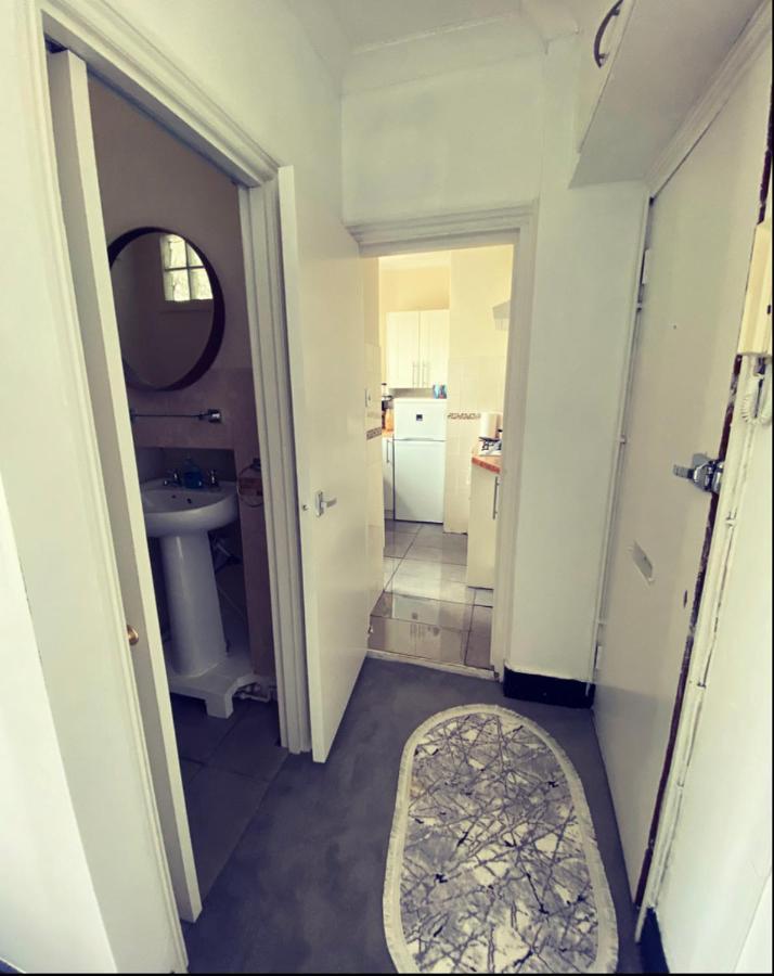 Complete 1 Bedroom Apartment With Wi-Fi, Kitchen, Tv In Heart Of Chiswick, Лондон Экстерьер фото